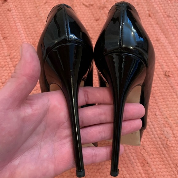 AUTH. Jimmy Choo Black Patent Platform Heels 37.5